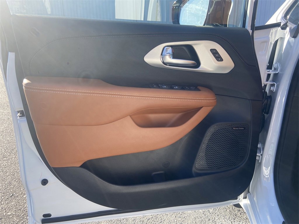 New 2026 Chrysler Pacifica Pinnacle image 12