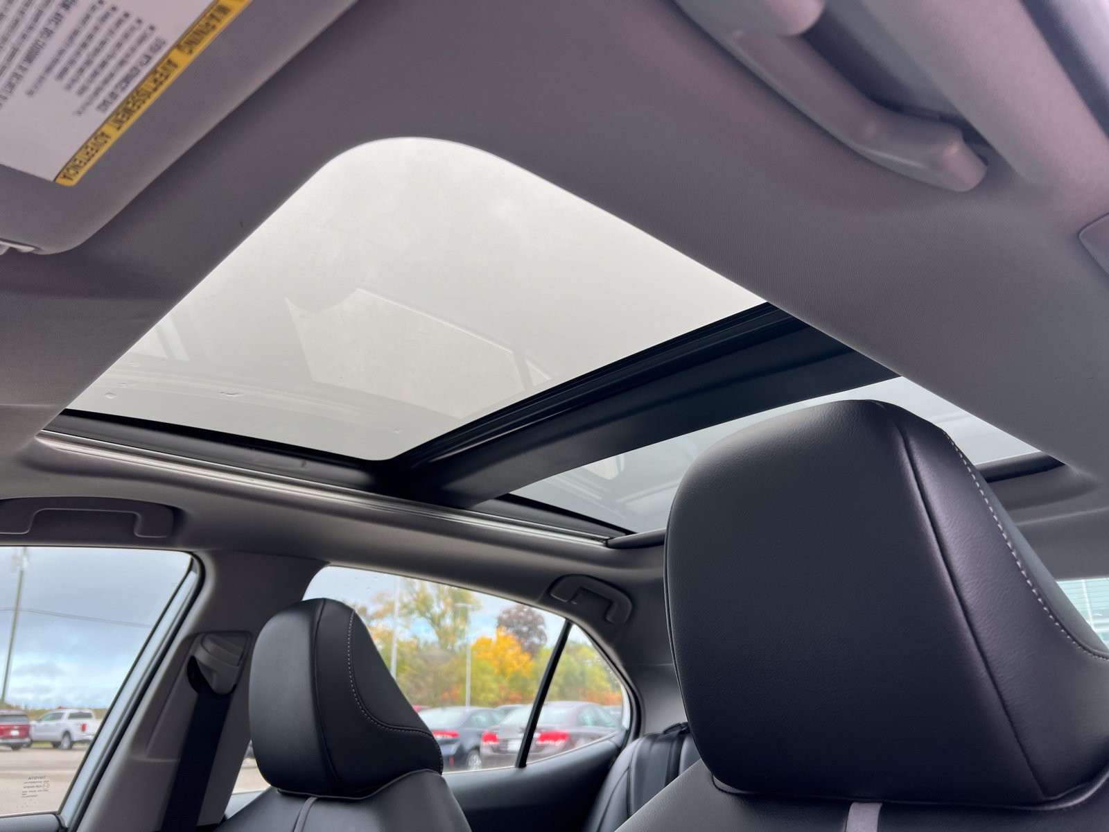 Used 2022 Toyota Camry XSE FWD image 9