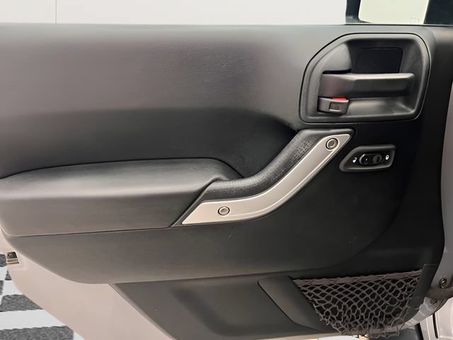 Used 2017 Jeep Wrangler Unlimited Sahara AWD/4WD image 15