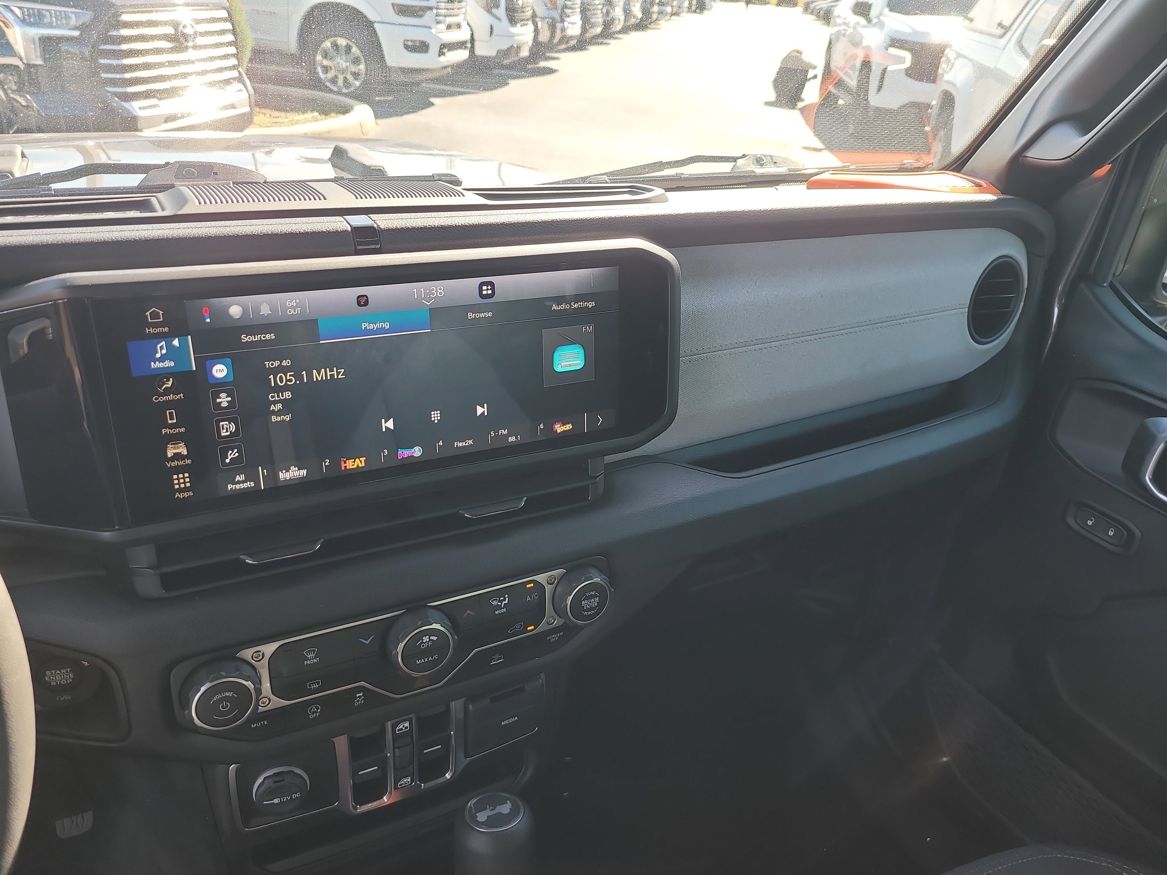 Used 2025 Jeep Wrangler Sport S image 19