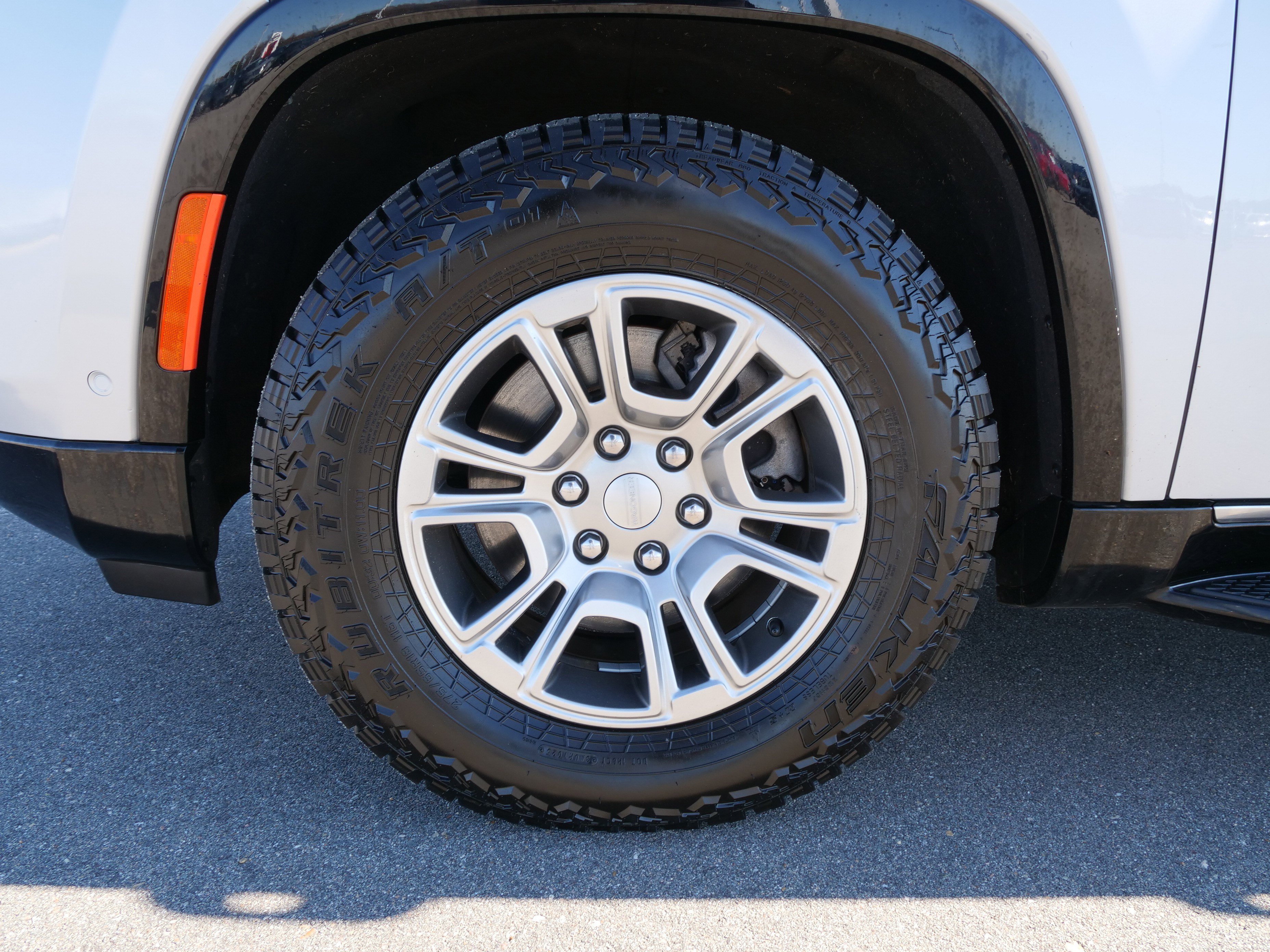 Used 2024 Jeep Wagoneer L Base image 13