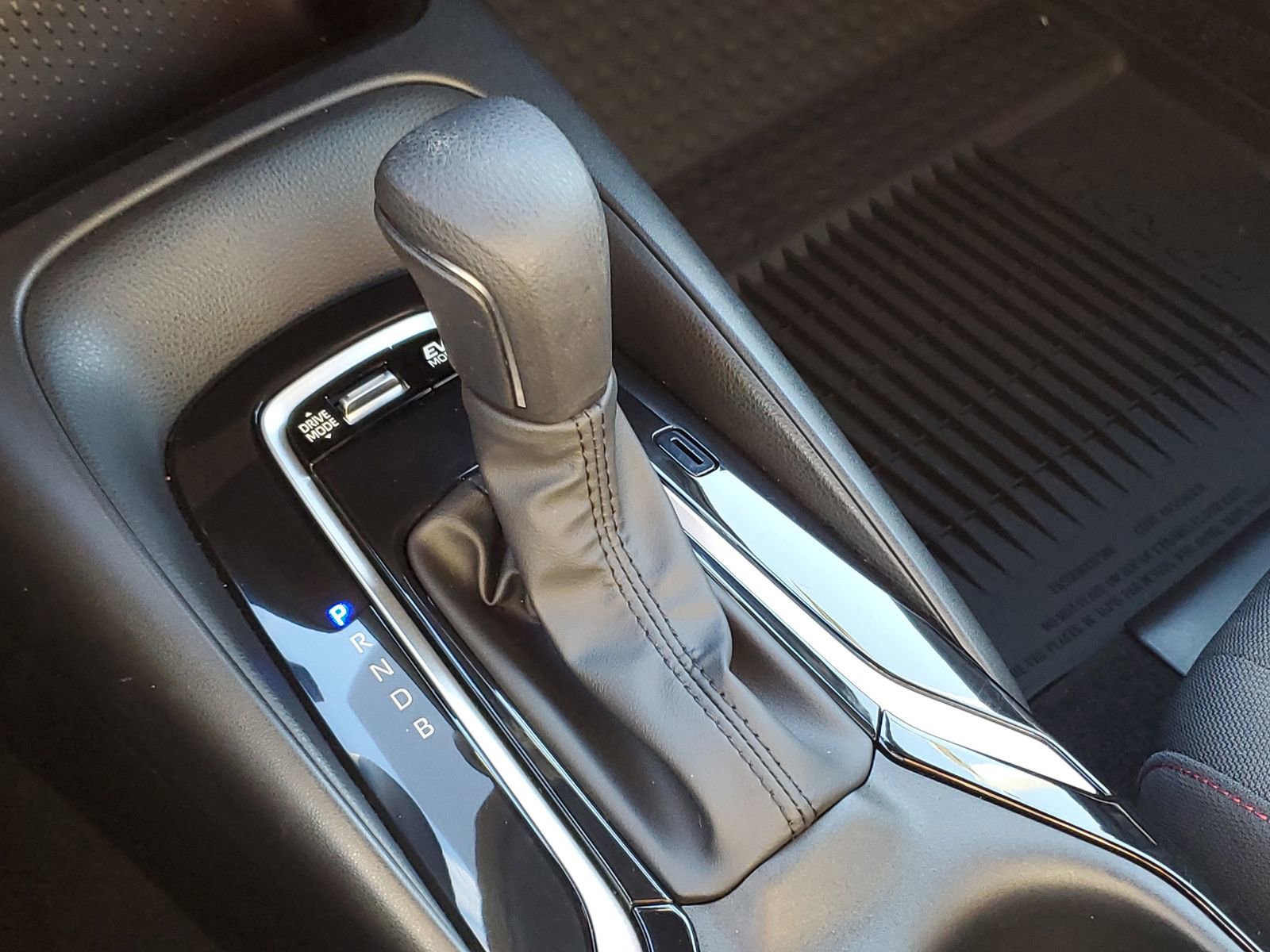 Certified 2025 Toyota Corolla SE image 30