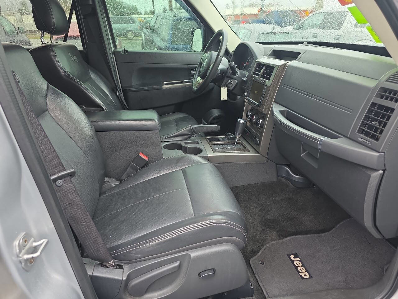 Used 2011 Jeep Liberty Limited image 10