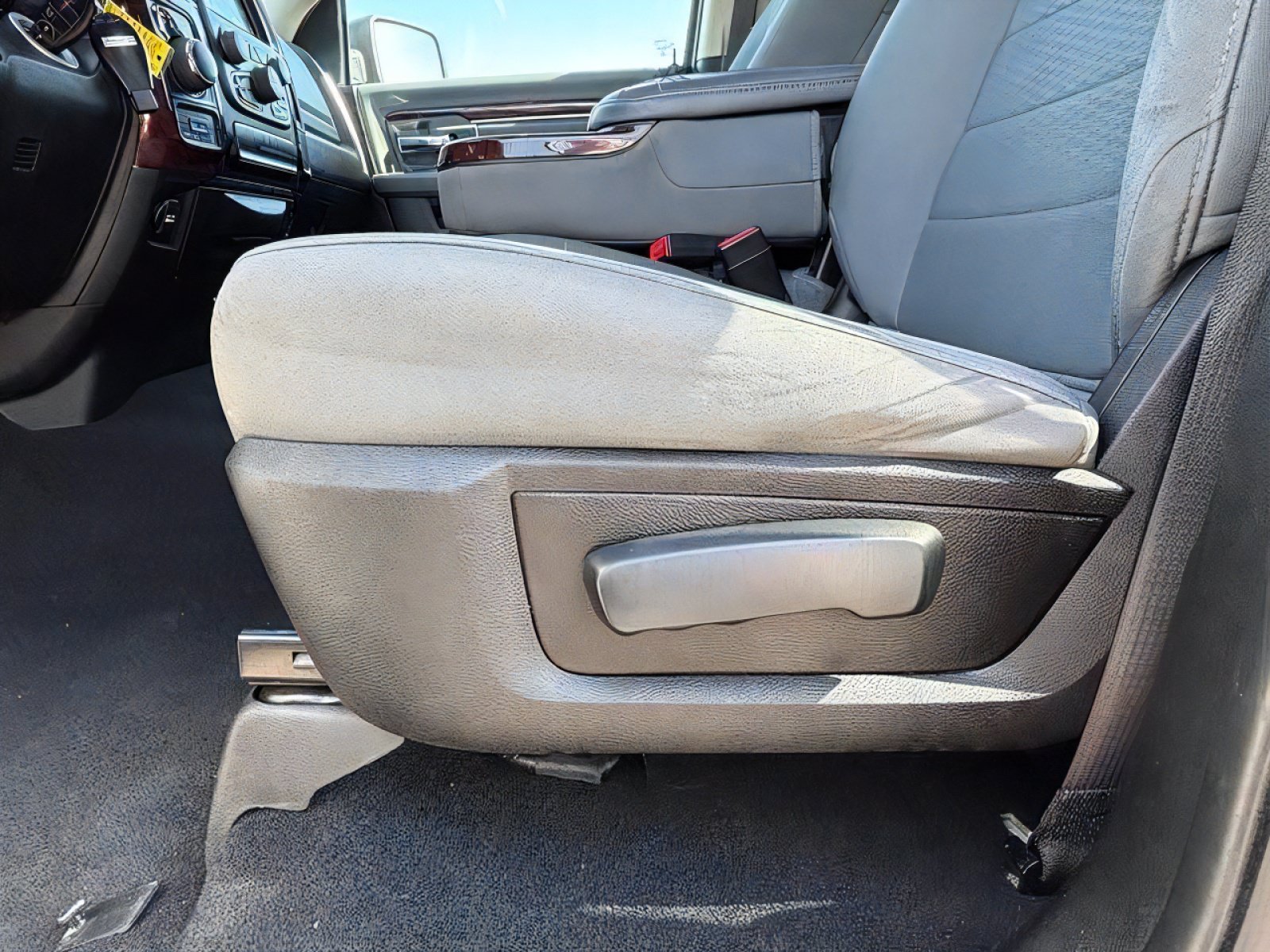 Used 2019 RAM 1500 Classic SLT w/ Luxury Group AWD/4WD image 25