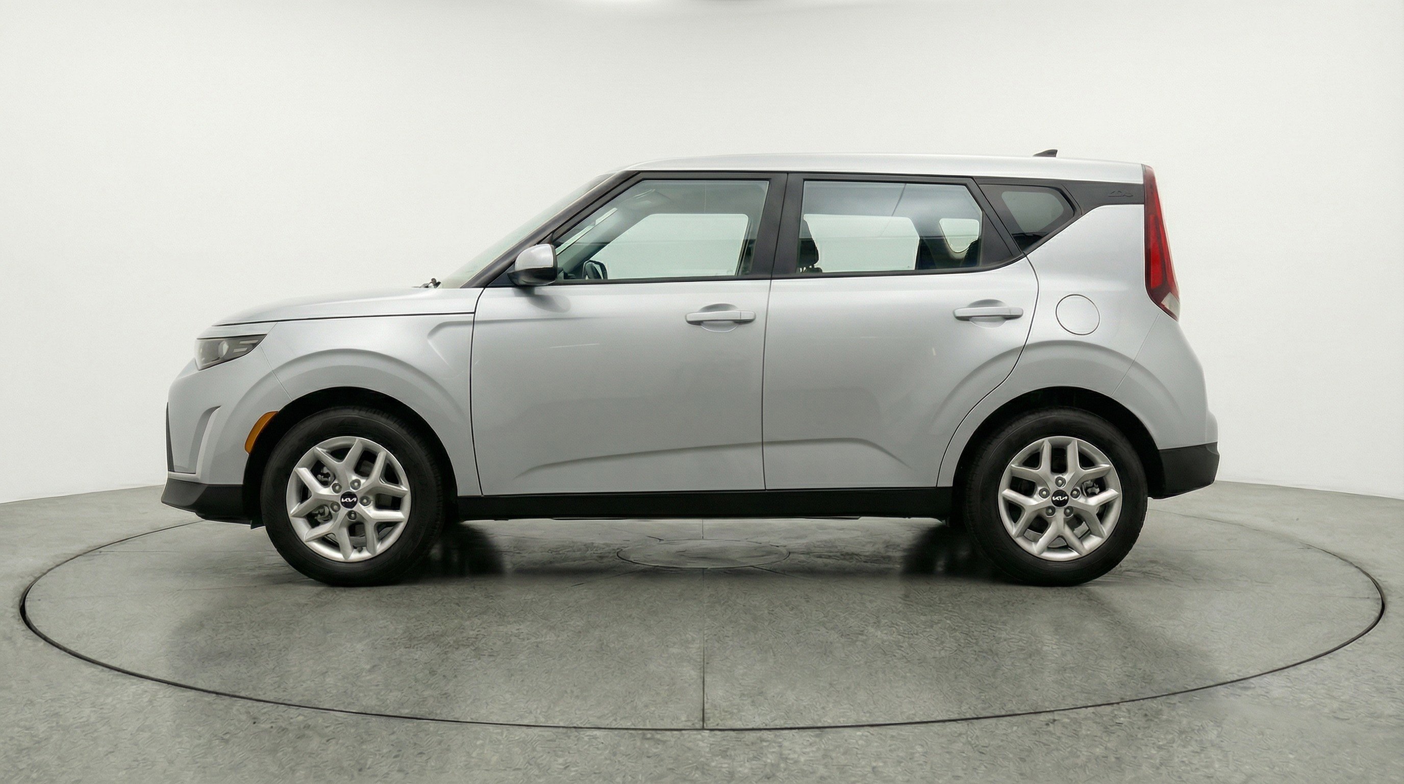 Used 2025 Kia Soul LX w/ LX Technology Package image 5