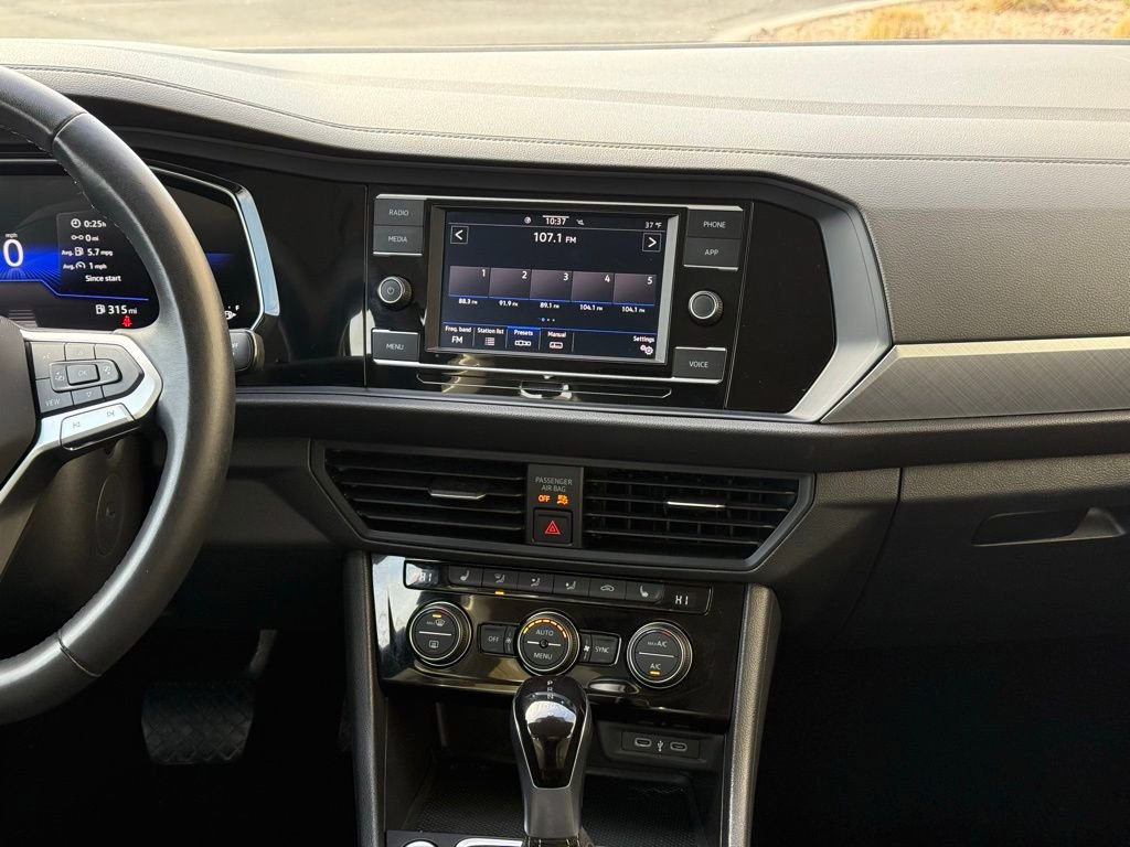 Used 2024 Volkswagen Jetta SE image 21