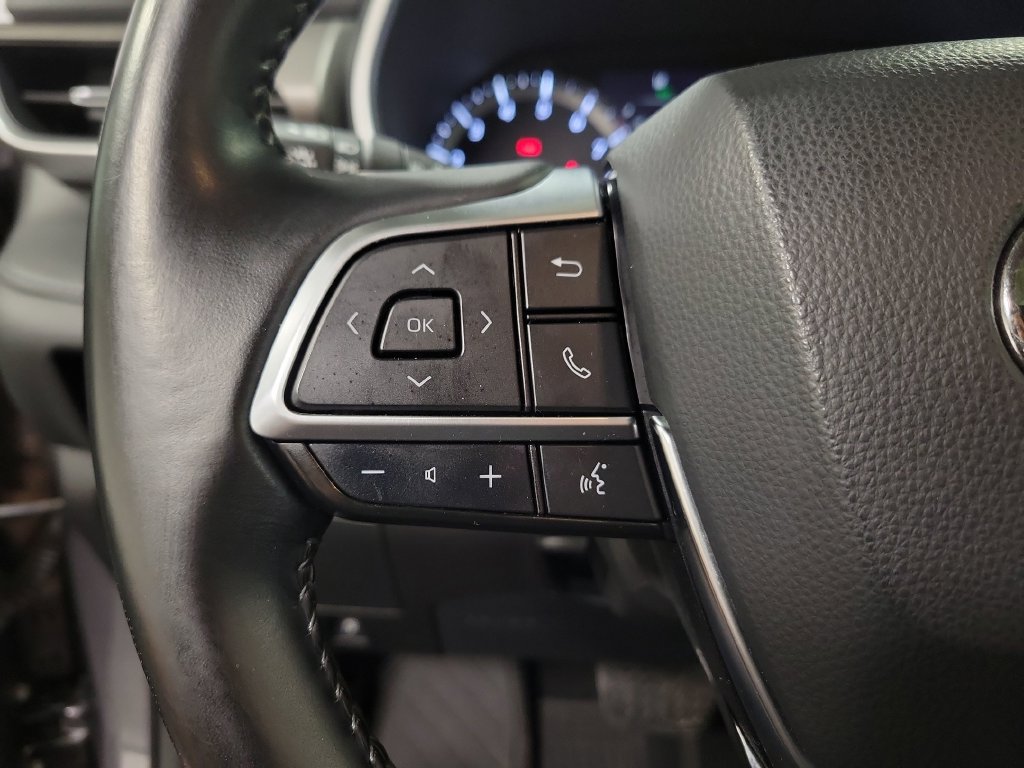 Used 2021 Toyota Highlander XLE AWD/4WD image 26