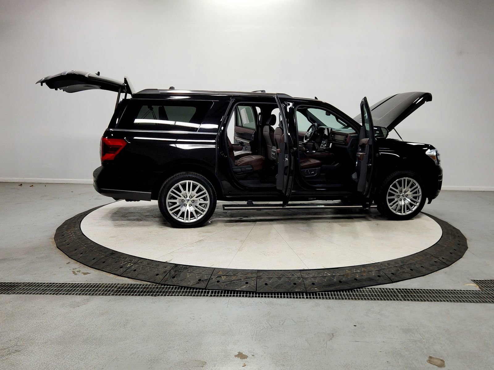 Used 2024 Ford Expedition Max Limited image 16