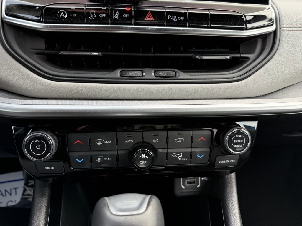 Used 2025 Jeep Compass Limited AWD/4WD image 24