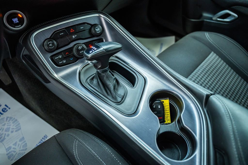 Used 2015 Dodge Challenger SXT RWD image 23