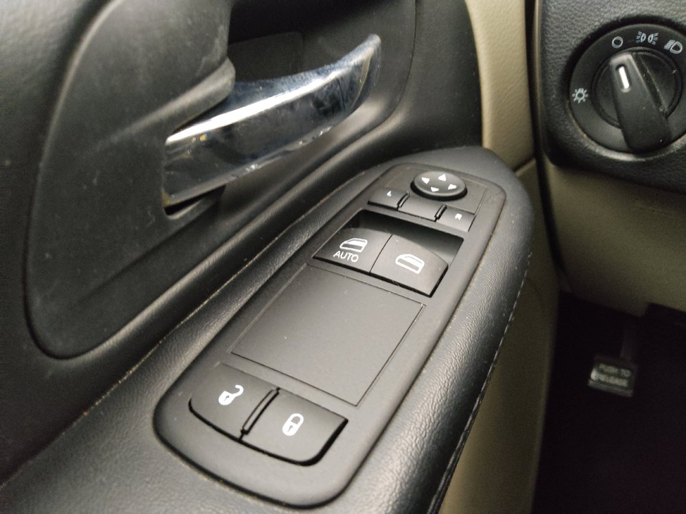 Used 2015 Dodge Grand Caravan American Value Package FWD image 27