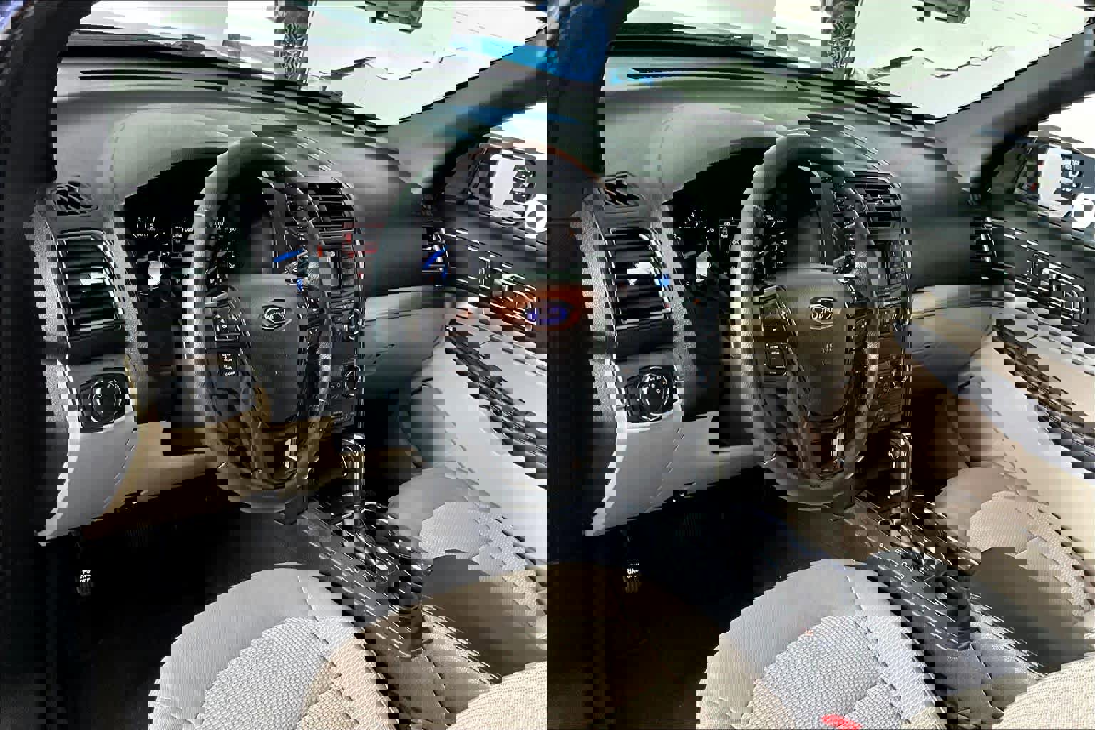 Used 2018 Ford Explorer XLT image 17