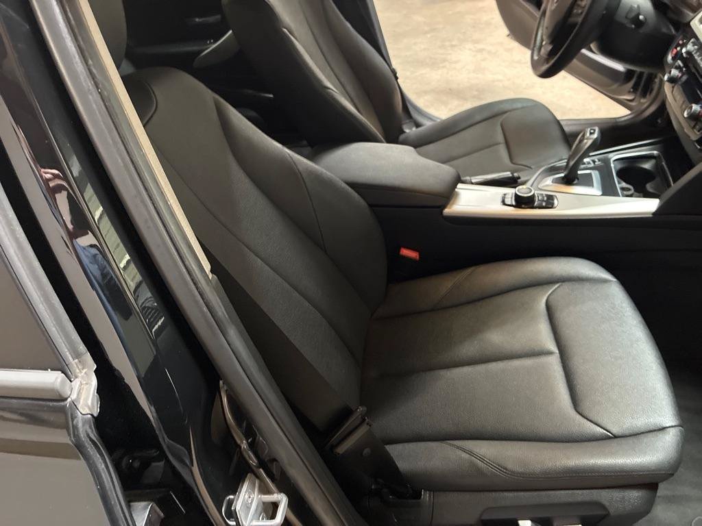 Used 2018 BMW 320i Sedan RWD image 28