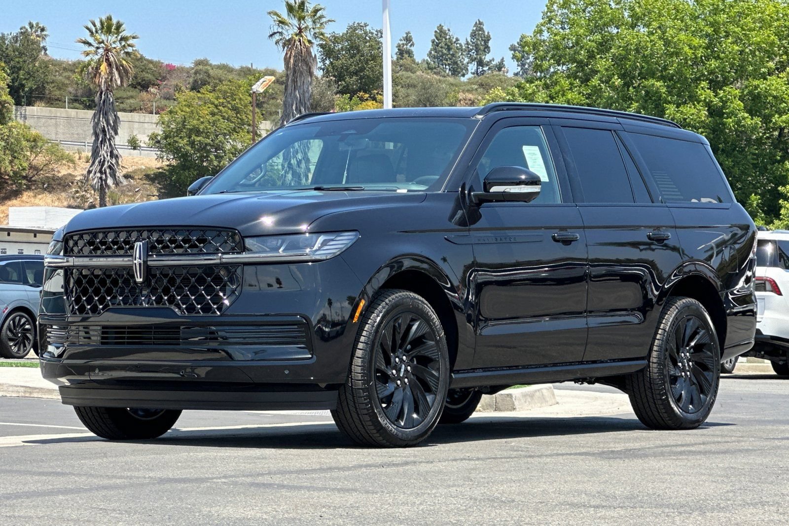 New 2026 Lincoln Navigator Reserve w/ Jet Appearance Package AWD/4WD image 7