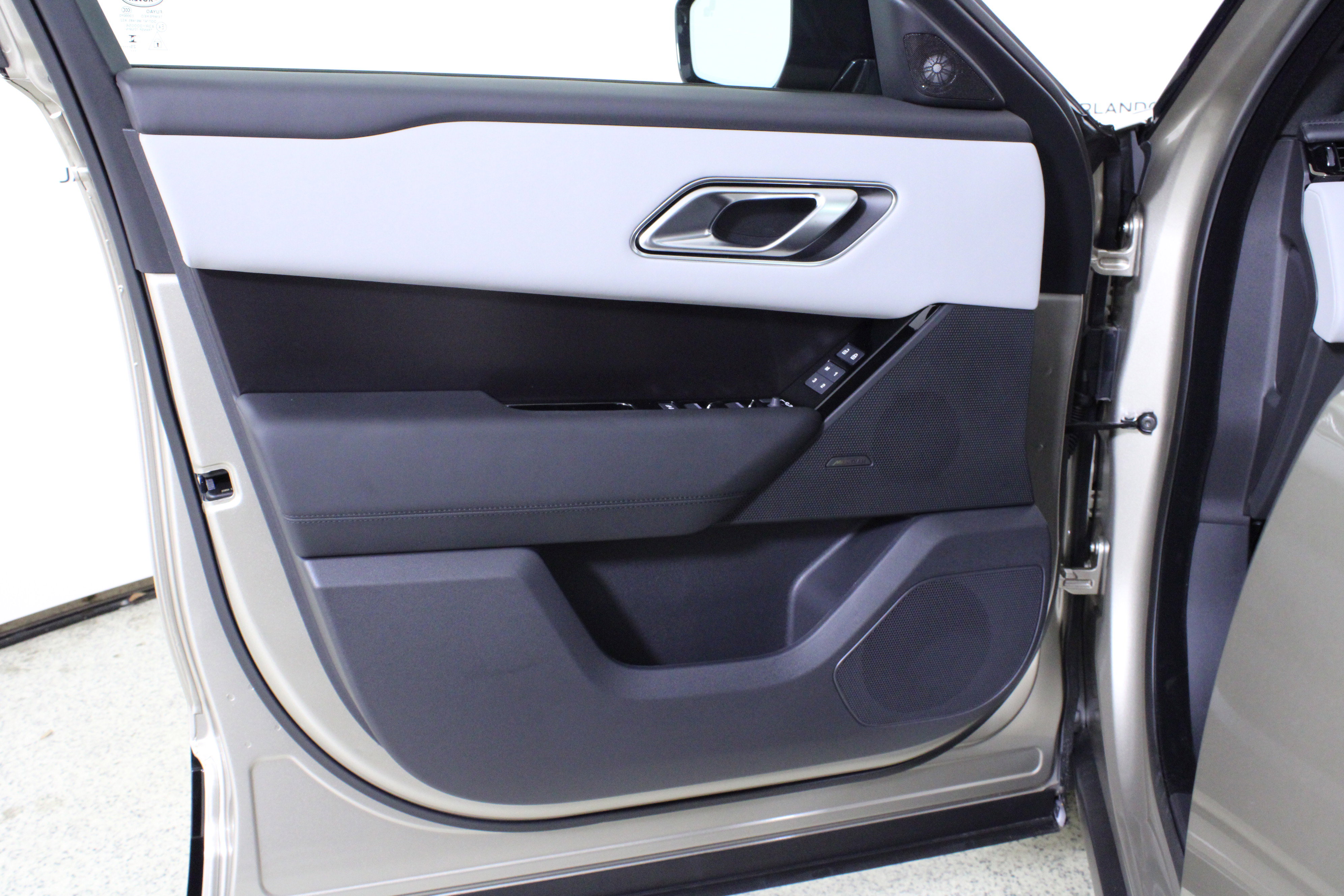 New 2026 Land Rover Range Rover Velar Dynamic SE AWD/4WD image 15