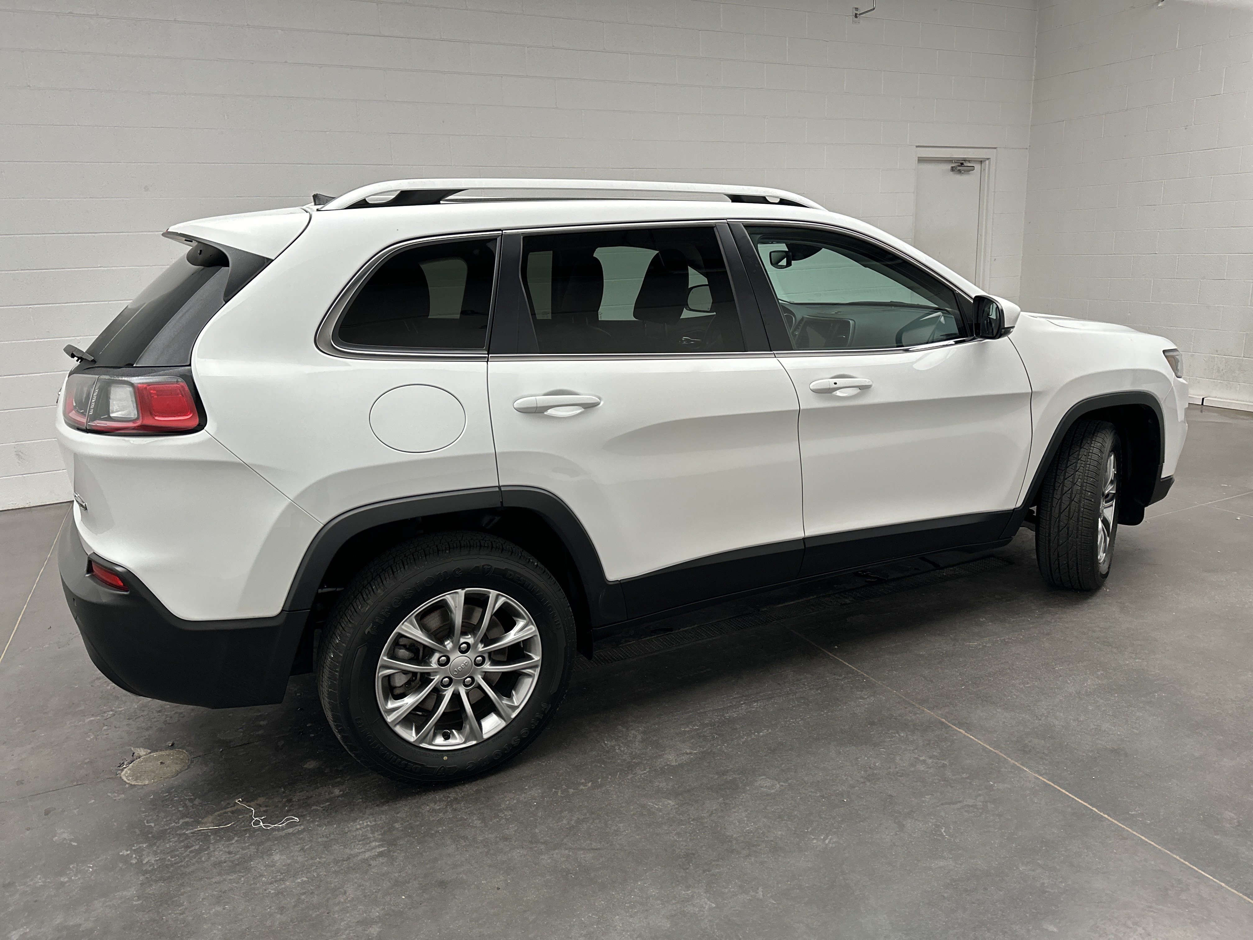 Used 2021 Jeep Cherokee Latitude Lux w/ Sun & Sound Group AWD/4WD image 8