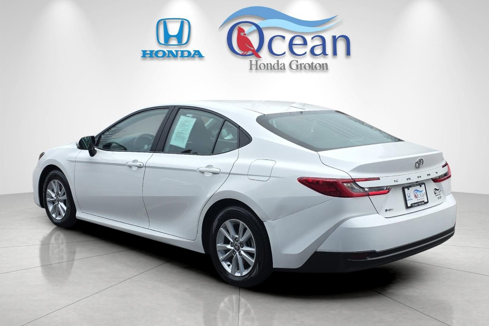 Used 2025 Toyota Camry LE FWD image 5