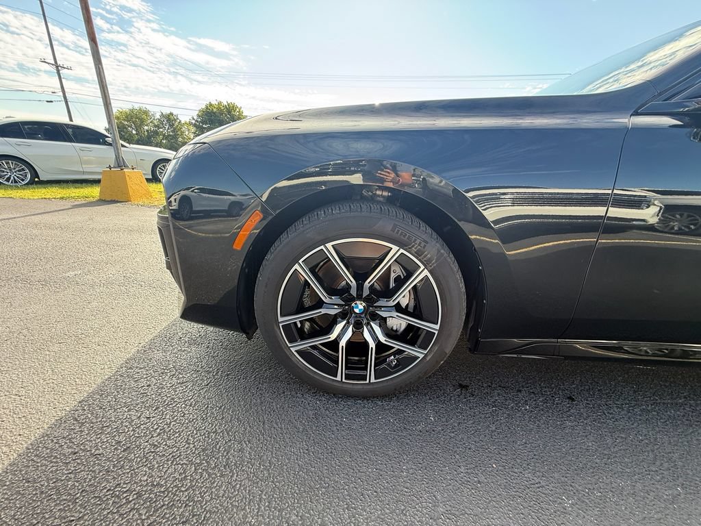 Used 2025 BMW 740i xDrive AWD/4WD image 10