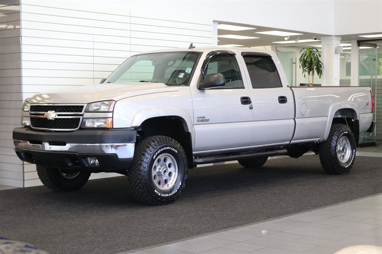 Used 2006 Chevrolet Silverado 3500 LT w/ Heavy-Duty Power Package AWD/4WD image 3