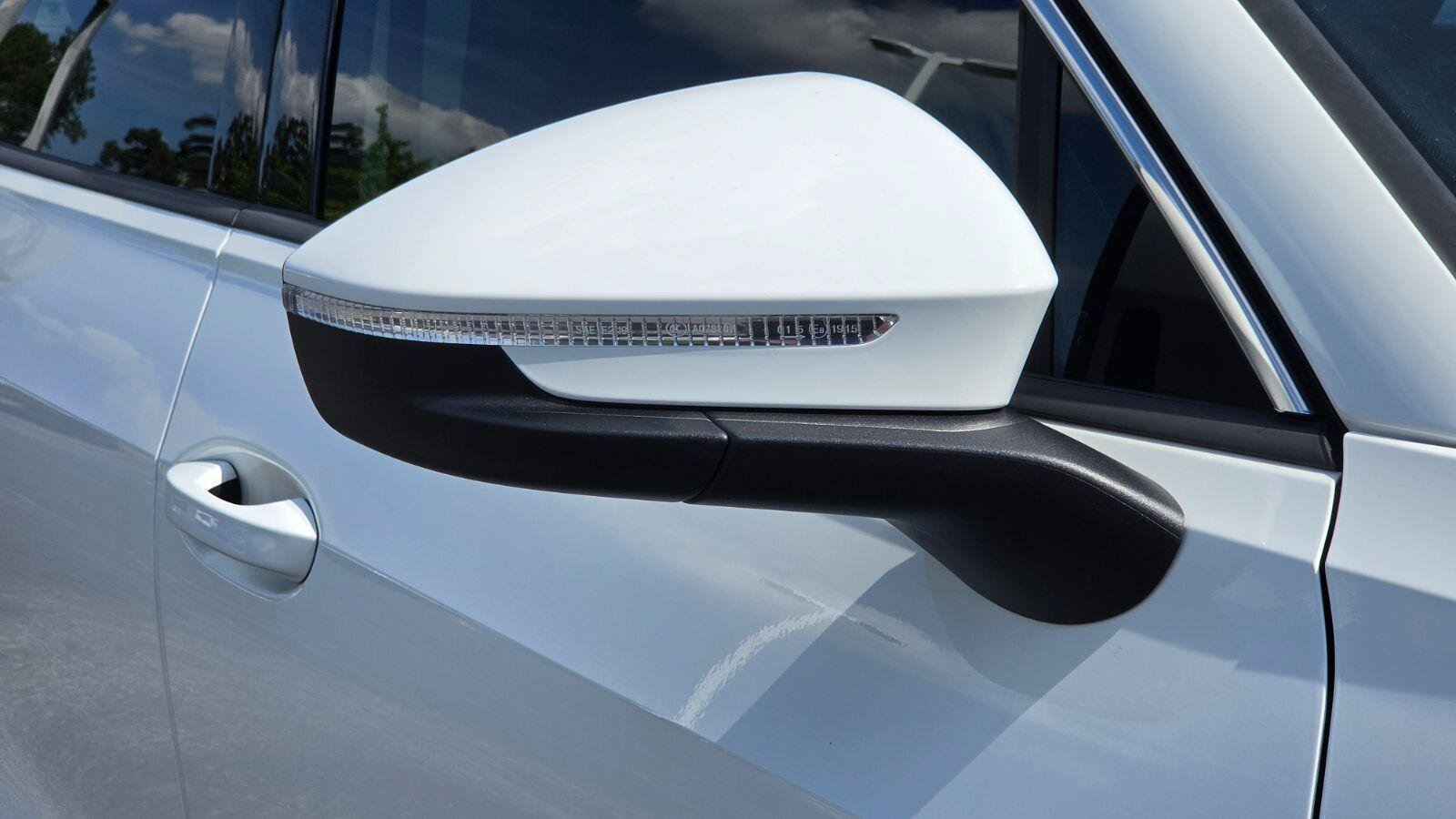 Certified 2026 Volkswagen Tiguan SE AWD/4WD image 10