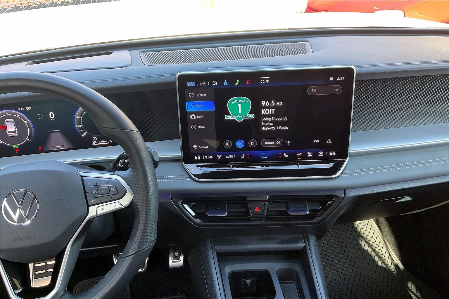 Certified 2025 Volkswagen Tiguan SE R-Line AWD/4WD image 5