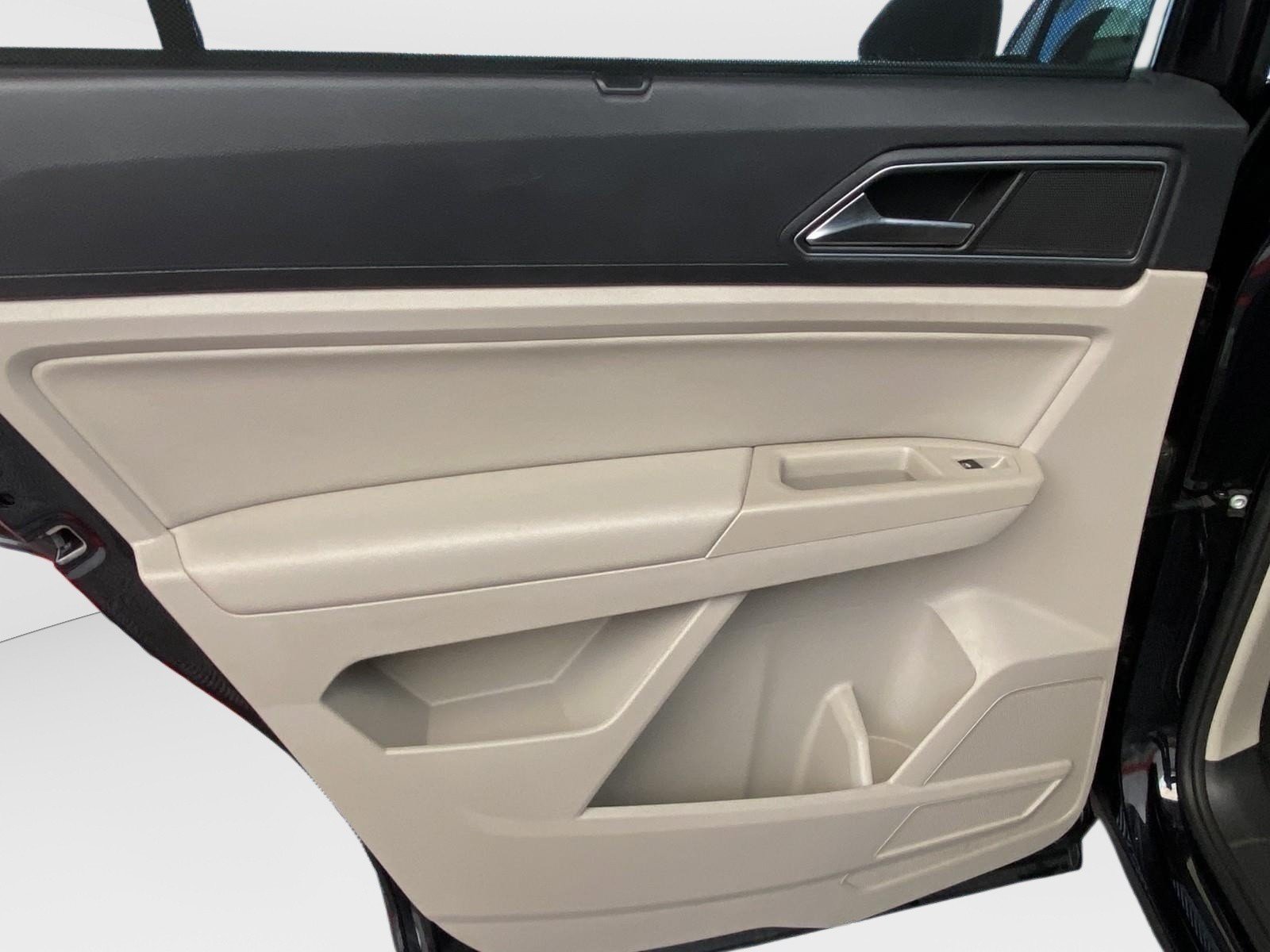Used 2019 Volkswagen Atlas SEL R-Line AWD/4WD image 18