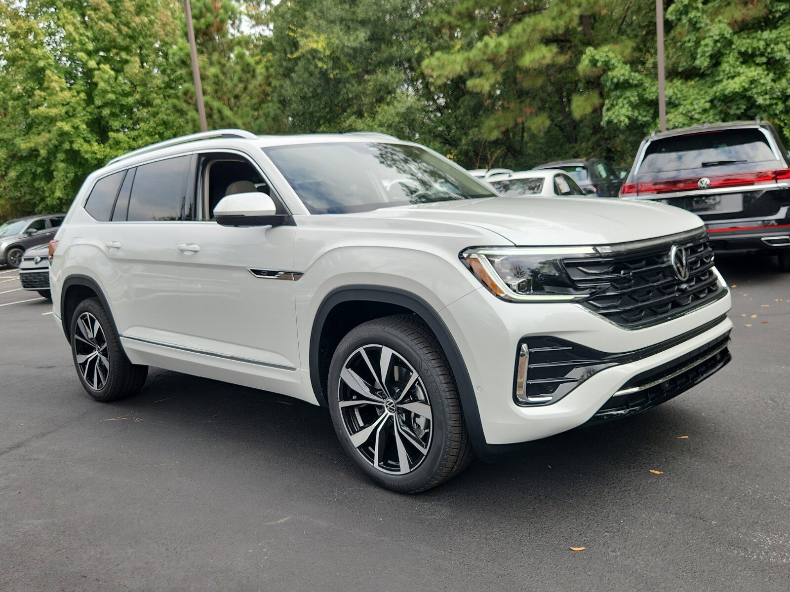 New 2026 Volkswagen Atlas SEL Premium R-Line image 3