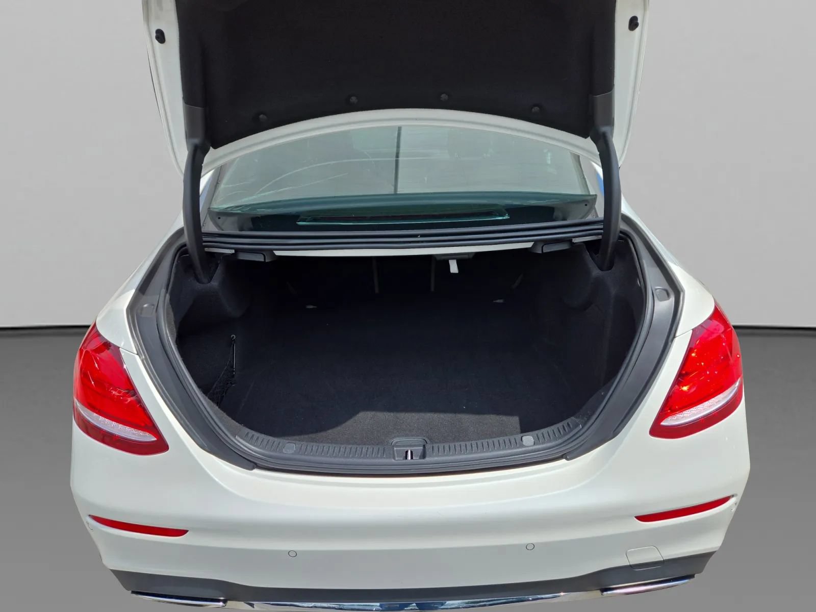 Used 2018 Mercedes-Benz E 300 image 27