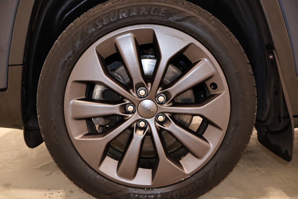 Used 2021 Jeep Cherokee Latitude Lux 80th Anniv w/ Quick Order Package 26U 80TH image 39