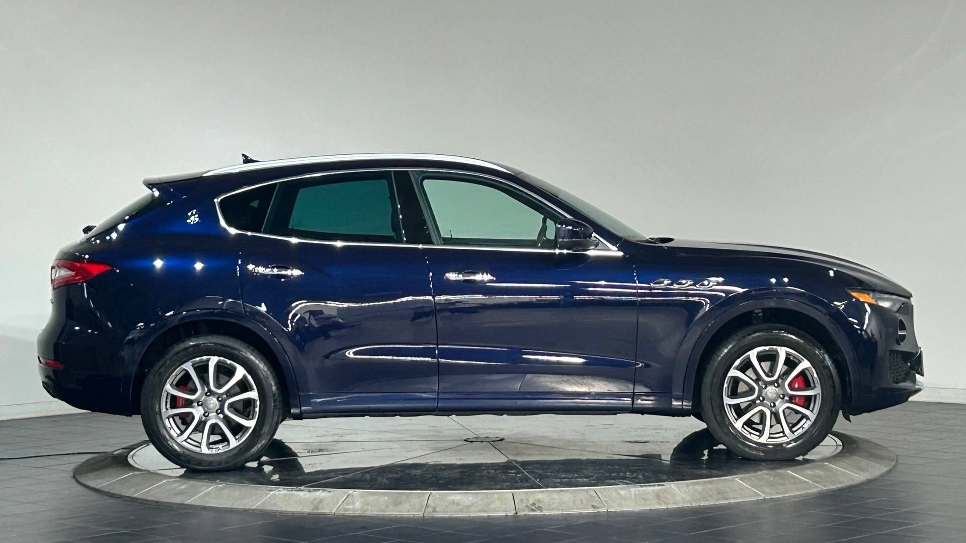 Used 2019 Maserati Levante GranLusso AWD/4WD image 11