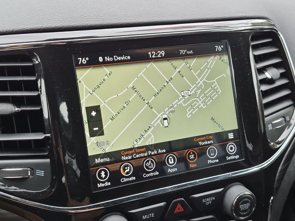 Used 2021 Jeep Grand Cherokee Laredo X AWD/4WD image 17