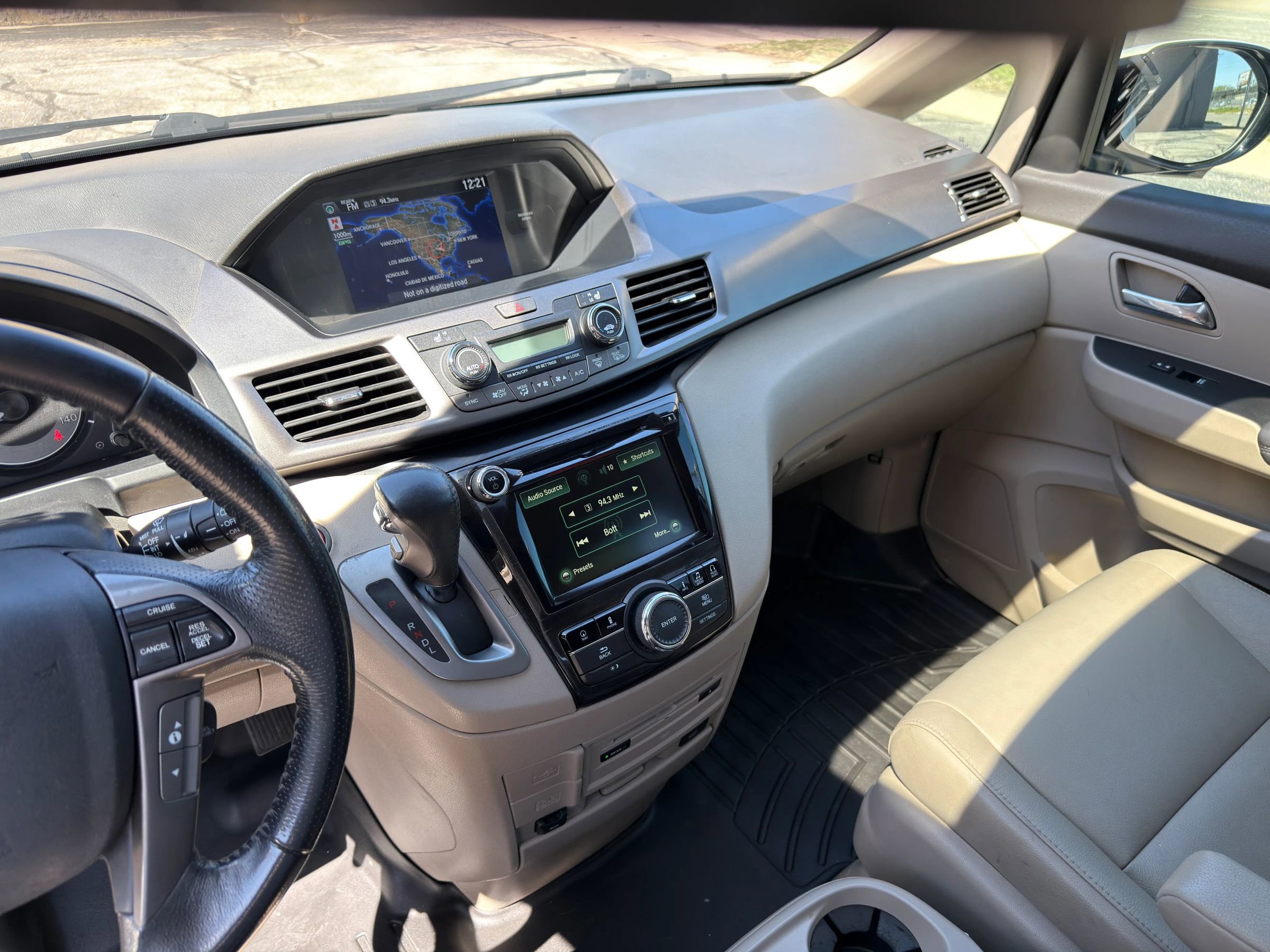 Used 2015 Honda Odyssey Touring image 17