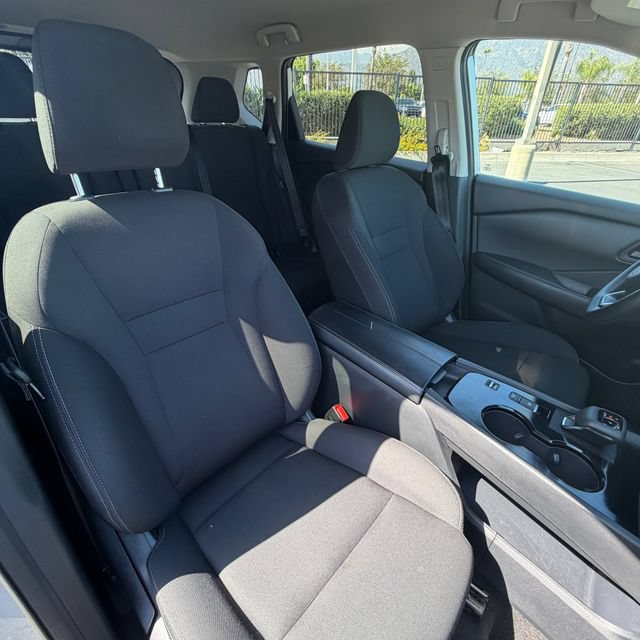 Used 2024 Nissan Rogue S FWD image 19