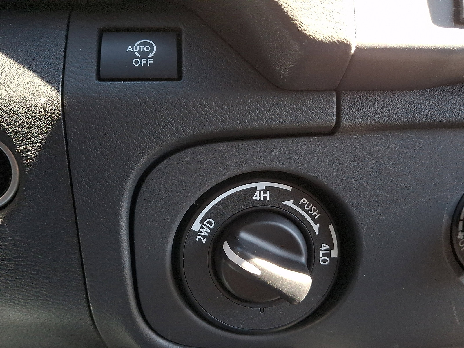 Used 2025 Nissan Frontier SV image 23