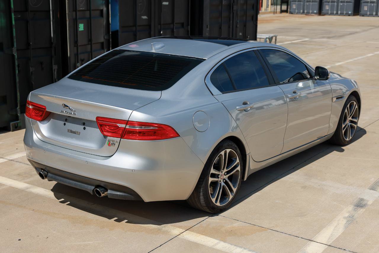 Used 2017 Jaguar XE Premium RWD image 13