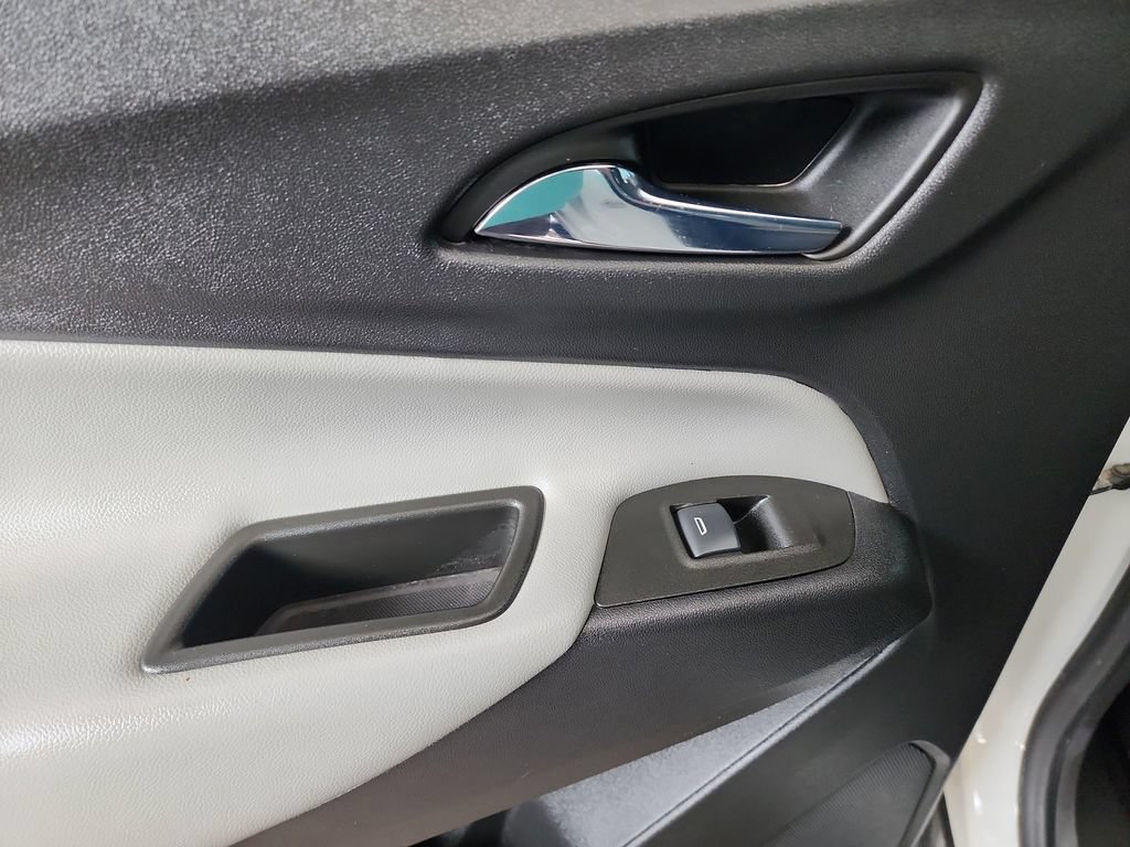 Used 2021 Chevrolet Equinox LS FWD image 37
