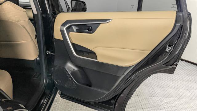 Used 2020 Toyota RAV4 LE FWD image 16