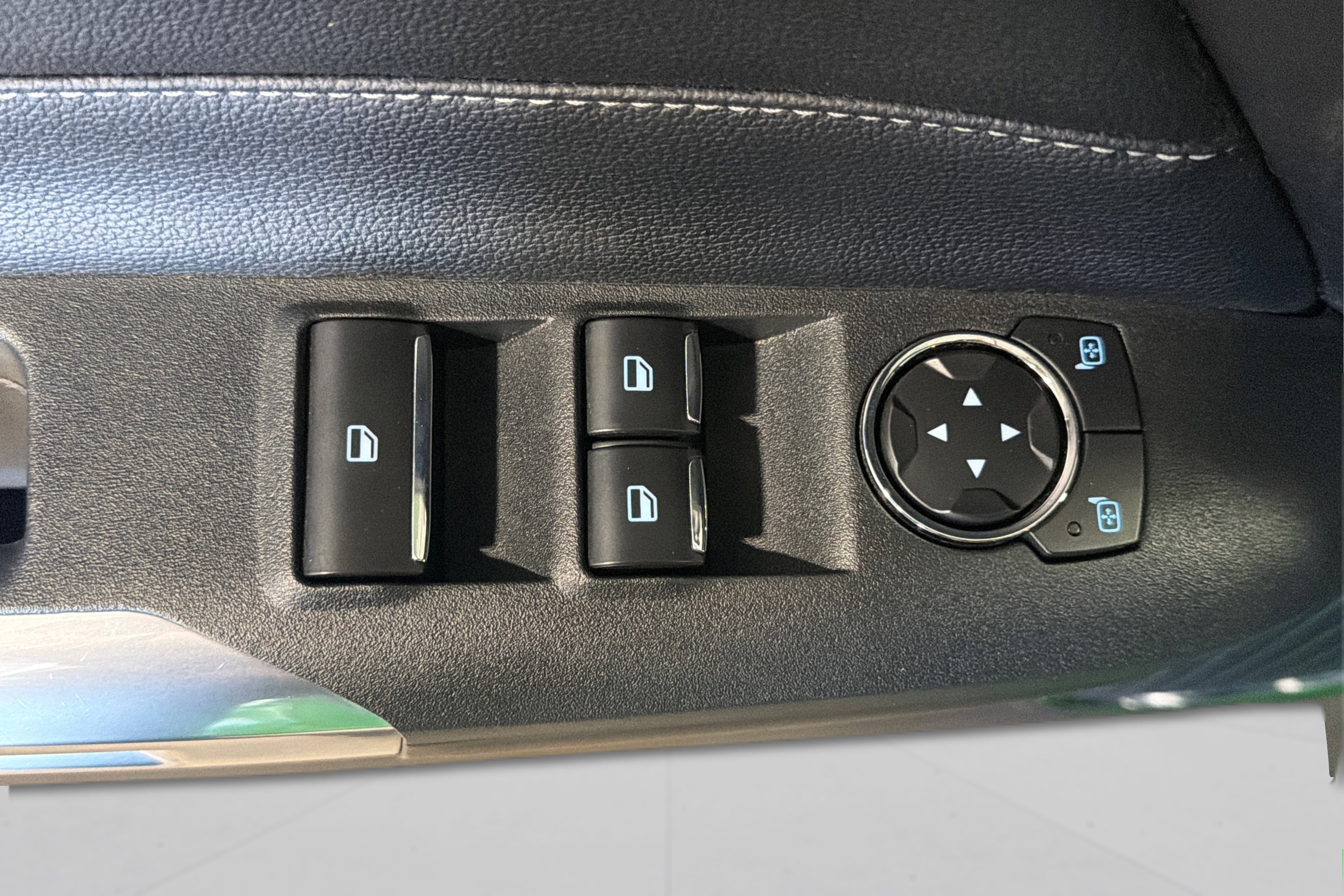 Used 2019 Ford Mustang Premium RWD image 16