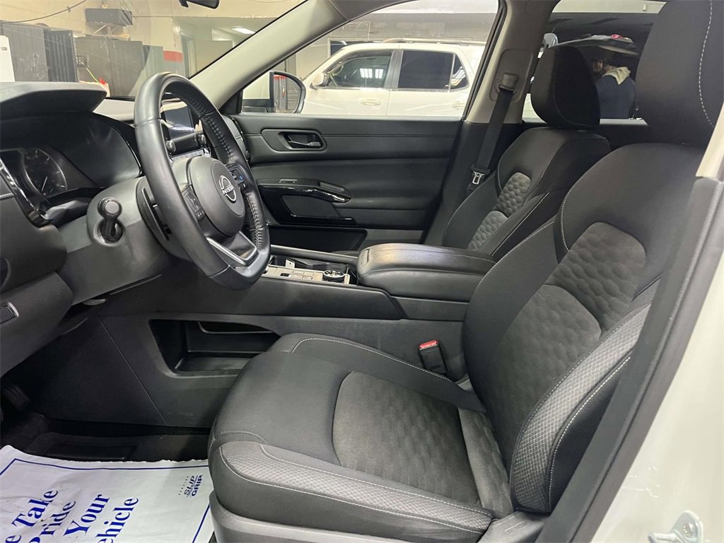 Used 2024 Nissan Pathfinder SV image 17
