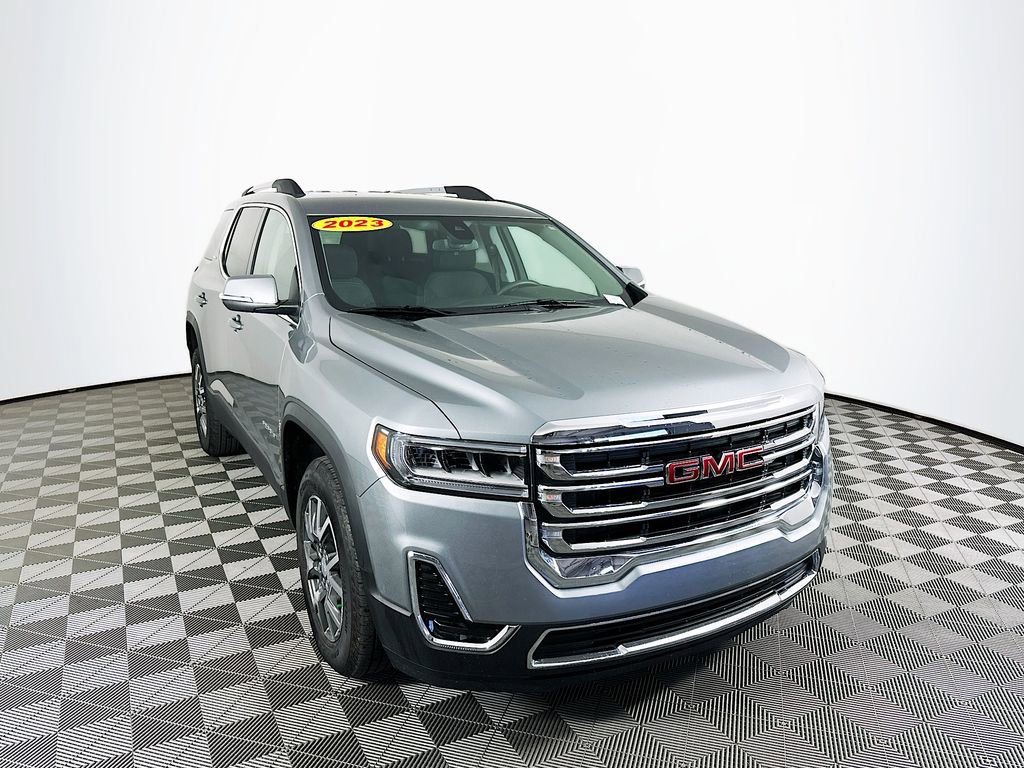 Used 2023 GMC Acadia SLE w/ Driver Convenience Package image 3