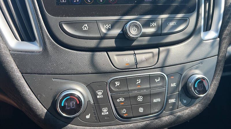 Used 2023 Chevrolet Malibu LT FWD image 19