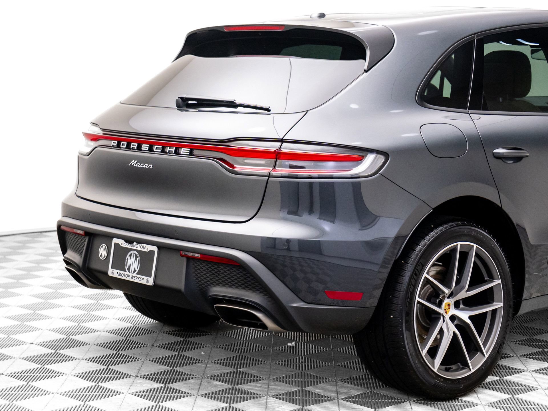 Certified 2025 Porsche Macan image 33