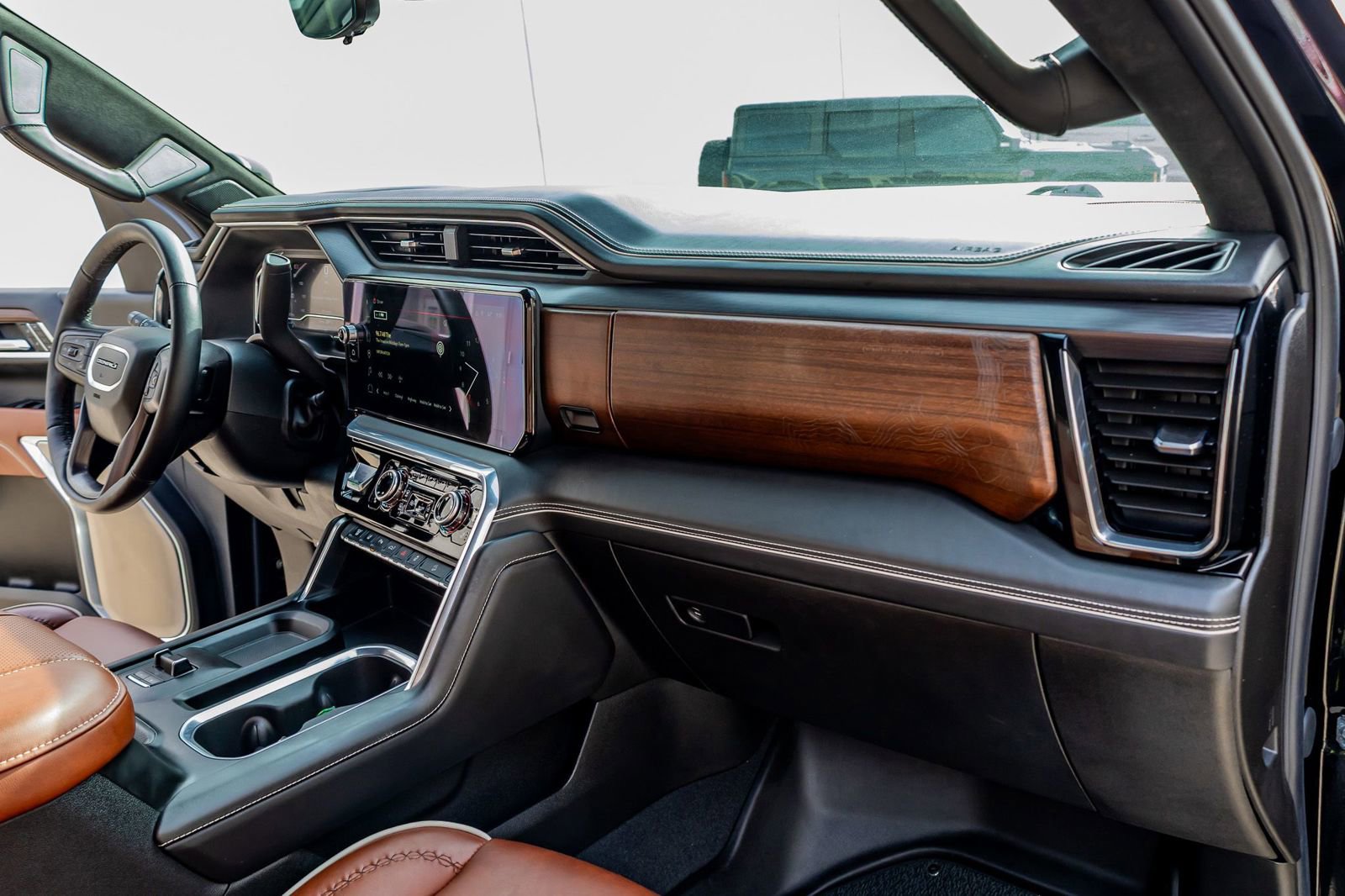 Used 2025 GMC Sierra 2500 Denali Ultimate AWD/4WD image 18