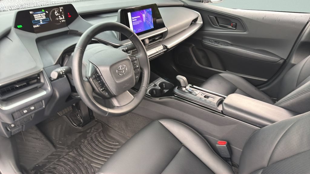 Used 2025 Toyota Prius LE FWD image 28