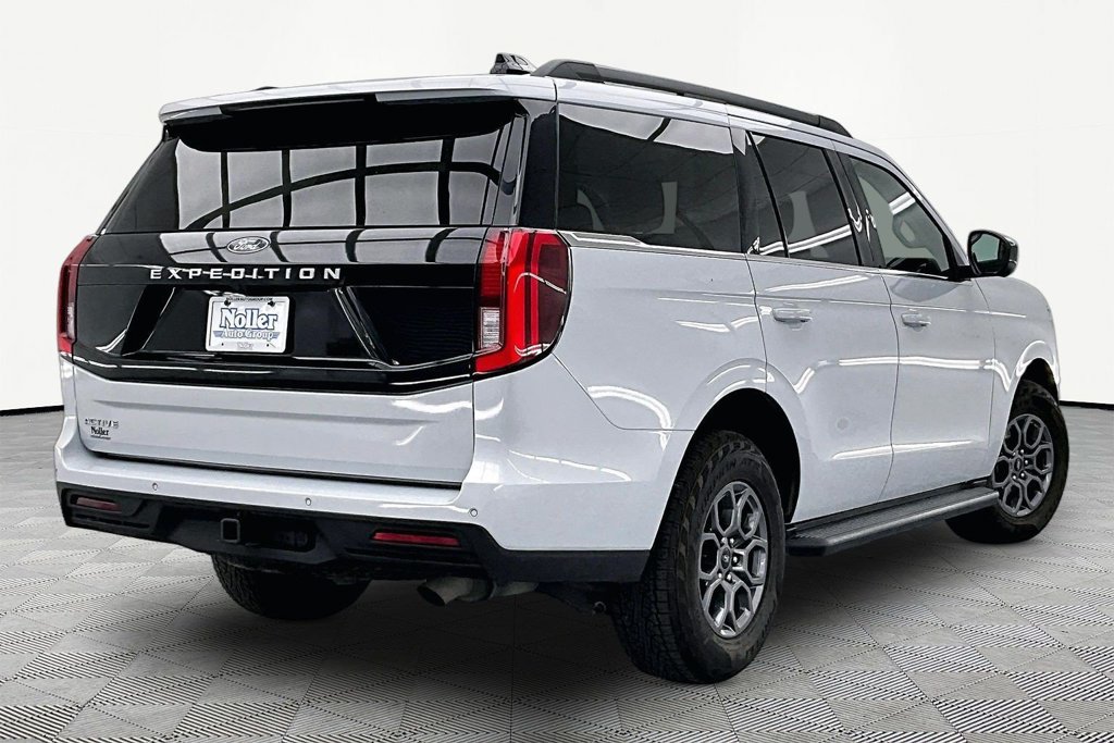 Certified 2025 Ford Expedition Active AWD/4WD image 2