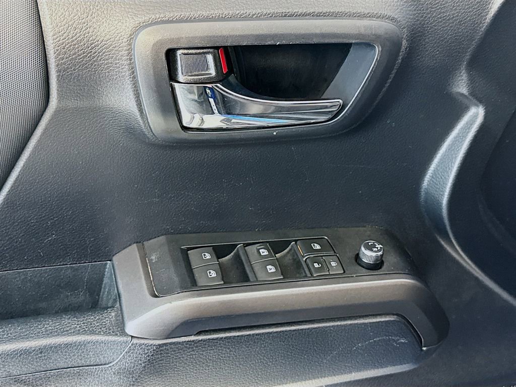 Used 2018 Toyota Tacoma TRD Sport image 24