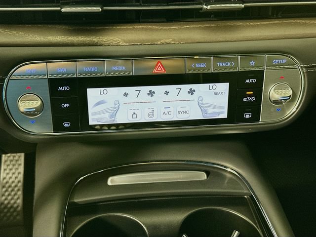 Used 2023 Genesis G90 3.5T AWD/4WD image 16