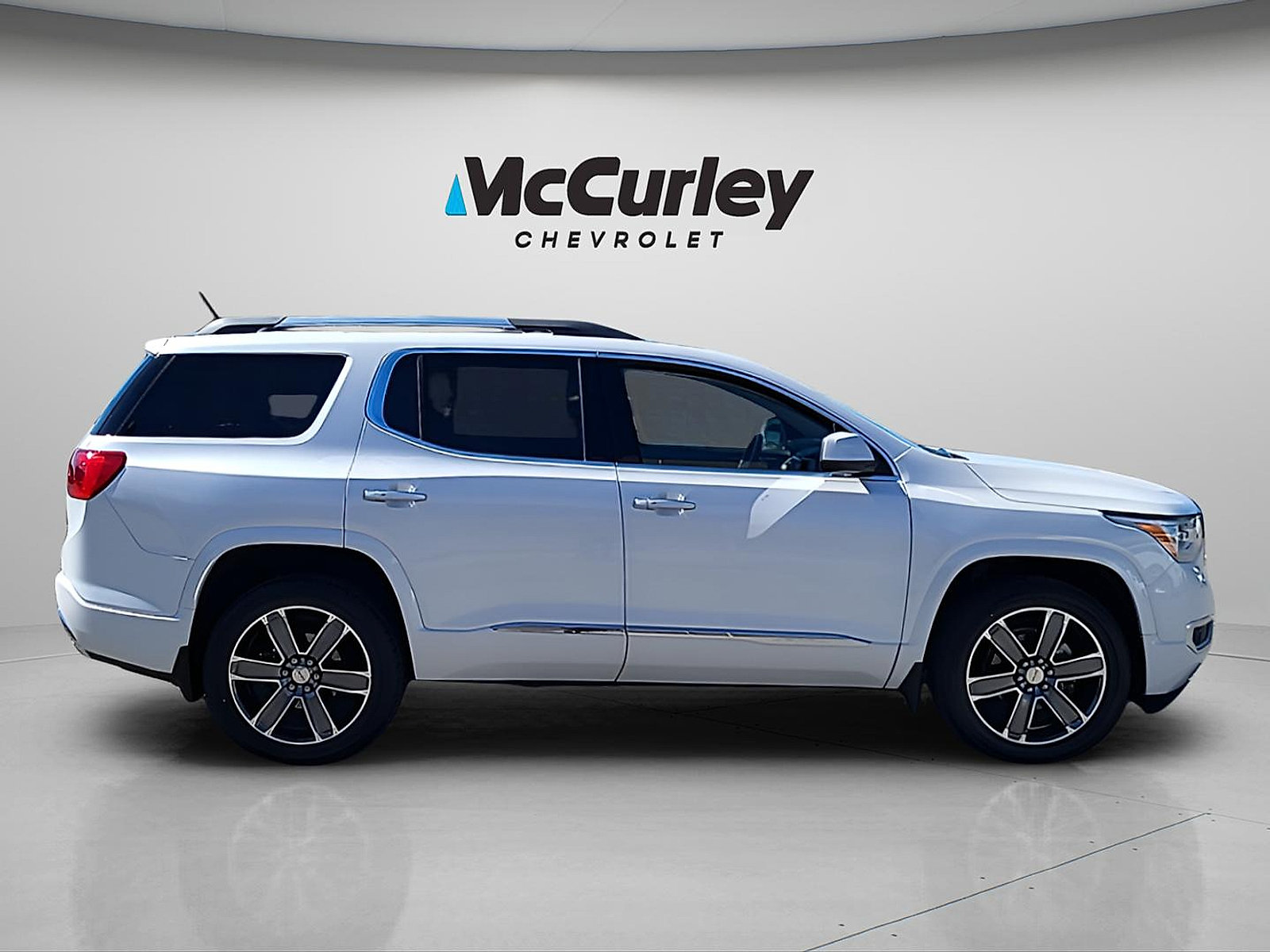 Used 2019 GMC Acadia Denali w/ Technology Package AWD/4WD image 8
