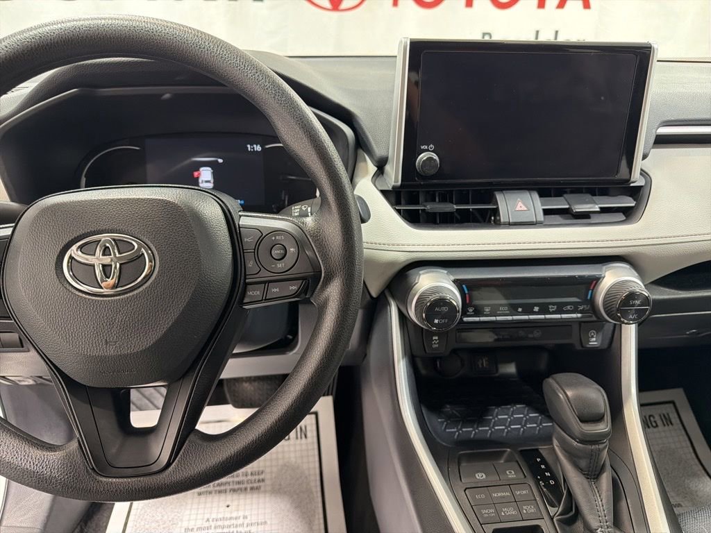 Used 2025 Toyota RAV4 XLE AWD/4WD image 26