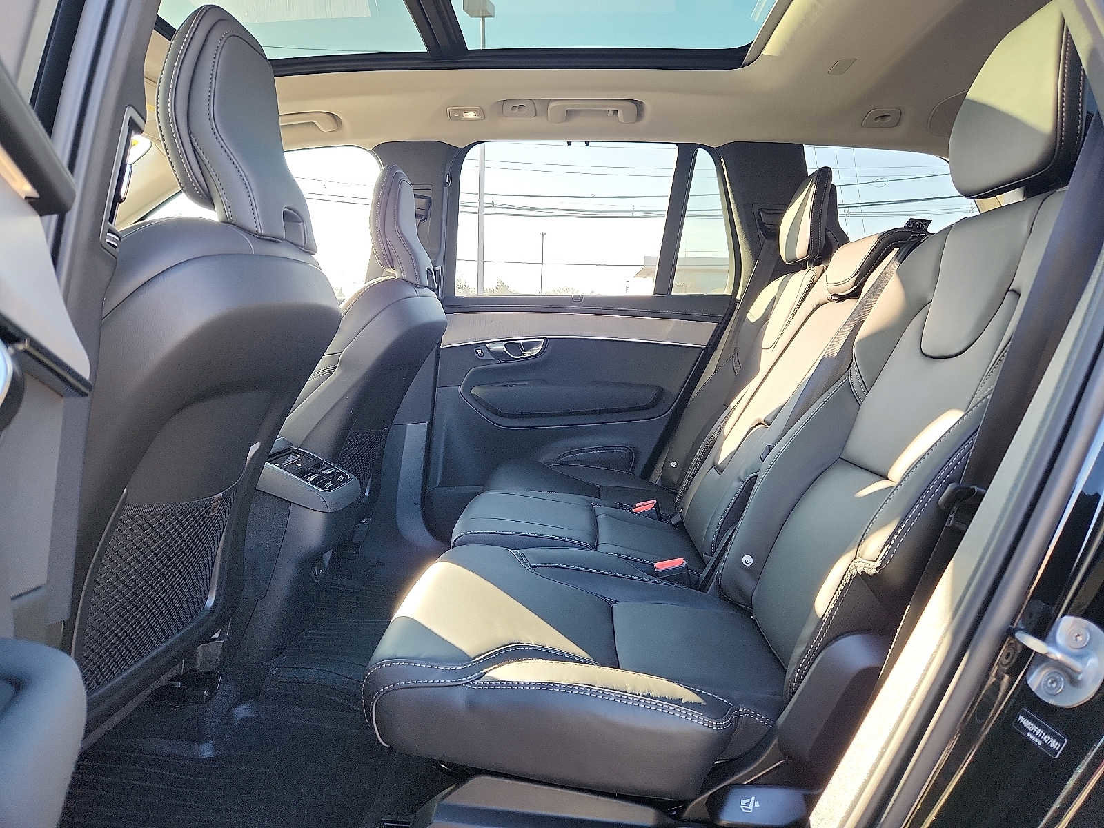 Used 2026 Volvo XC90 B6 Ultra w/ Protection Package image 10